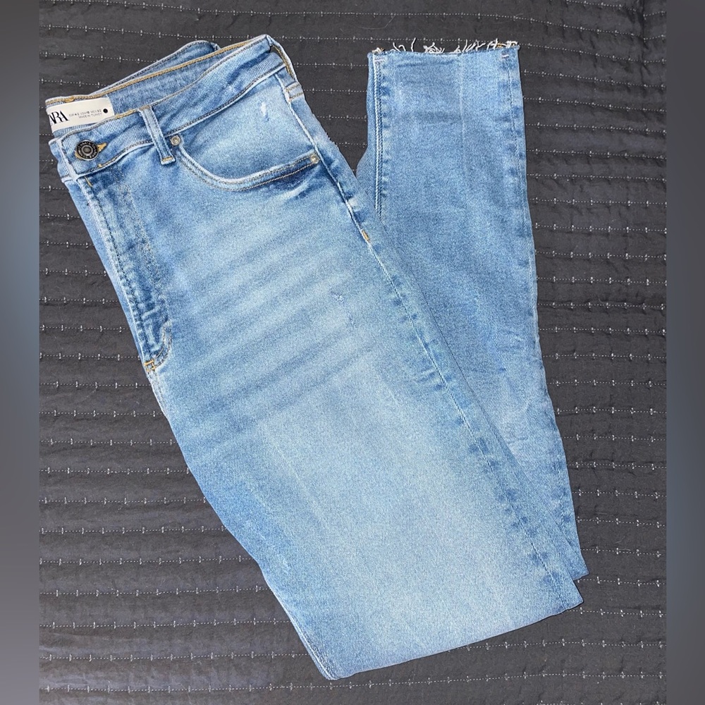 Zara High Wasted Jeans